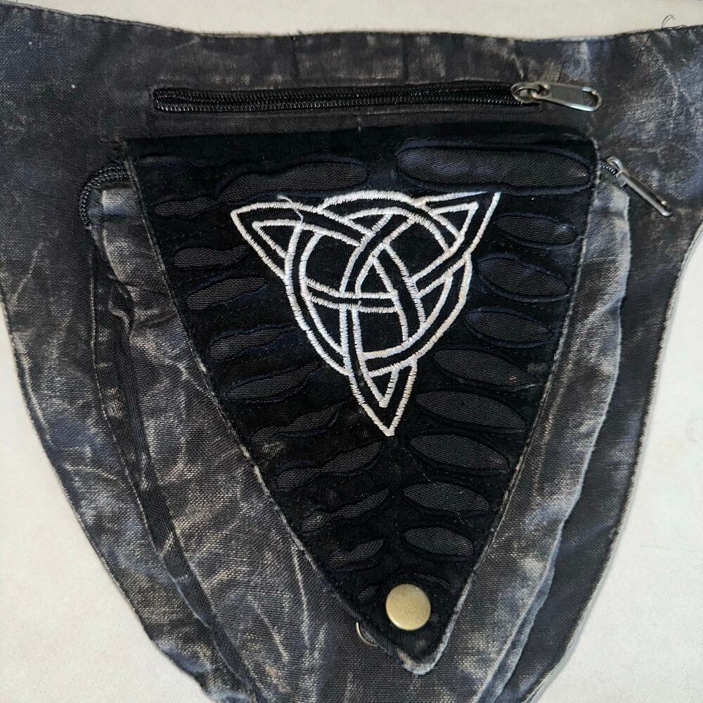 Hippie cross body triquetra bag - Picture 3 of 7